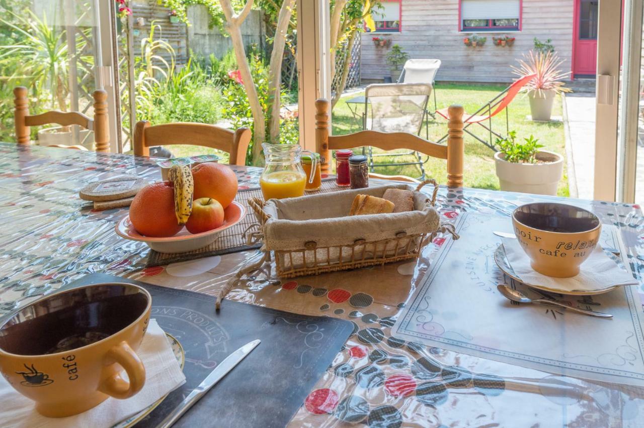 Bed and Breakfast L'Escale Marine - Couette Et Cafe Ла-Рошель Екстер'єр фото